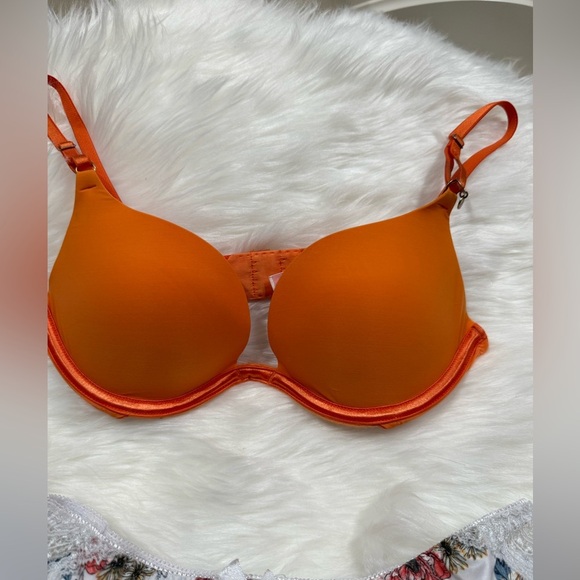 Very Sexy Victorias Secret Push up Bra and Pantie - Picture 2 of 12